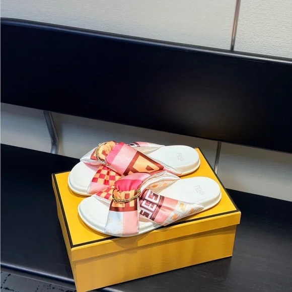 Fendi women's flat slippers - Picture 3 of 4